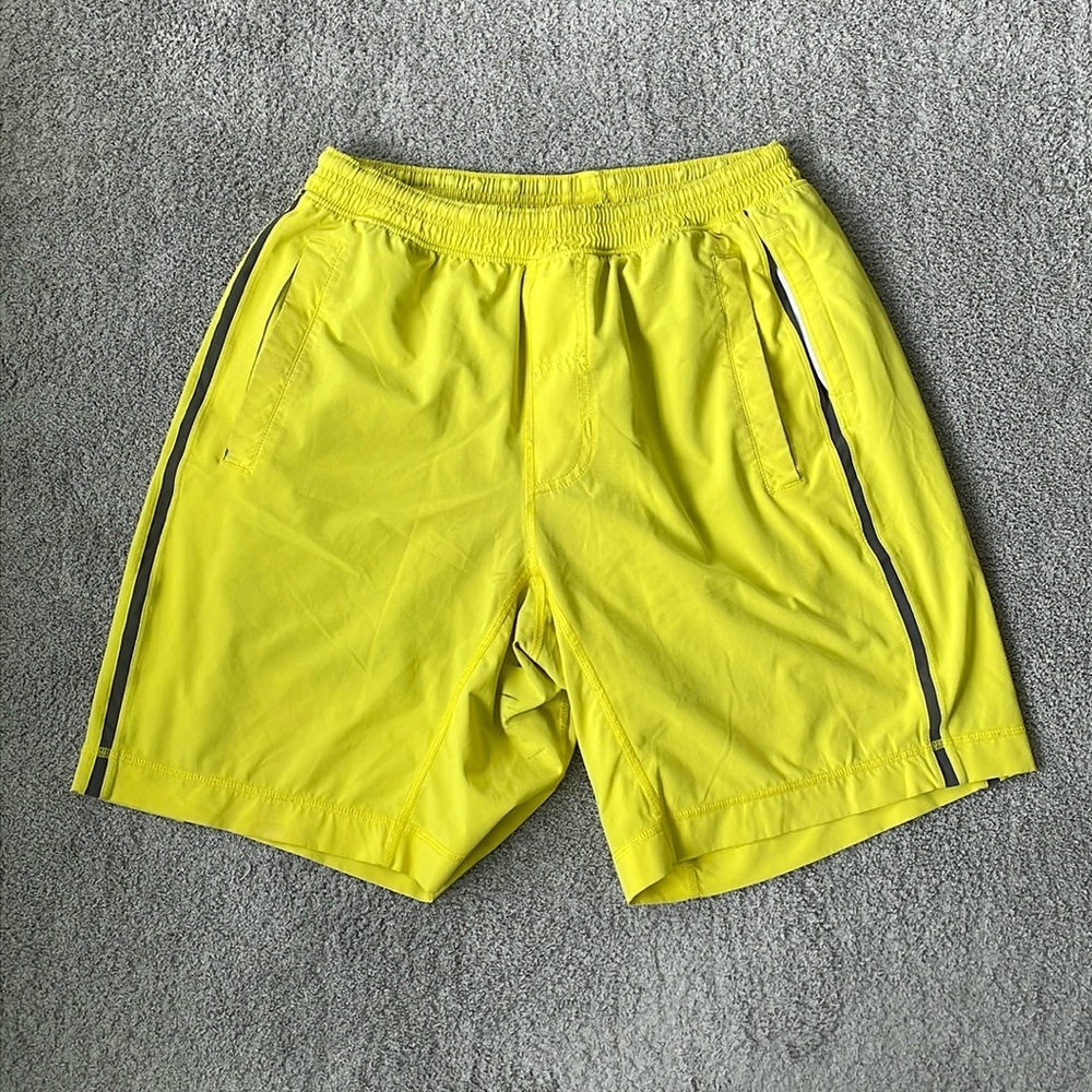 VGC Lululemon Run: Response Short - Yellow - Size M
